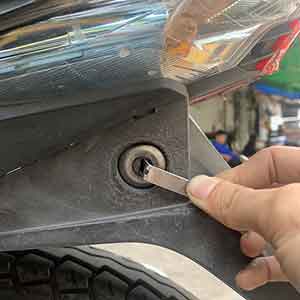 mở cốp xe máy mở khóa xe máy