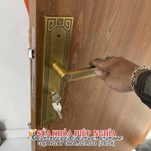 sửa khóa cửa thay khóa cửa giá rẻ